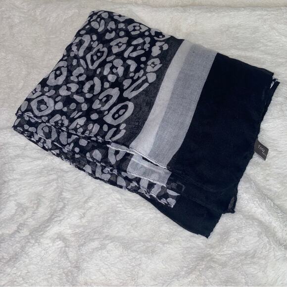 Feria Gray and Black Leopard Animal Print Mob Wife Scarf One Size - Picture 1 of 4